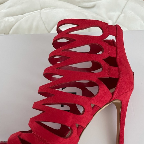 Red heels - Picture 2 of 6